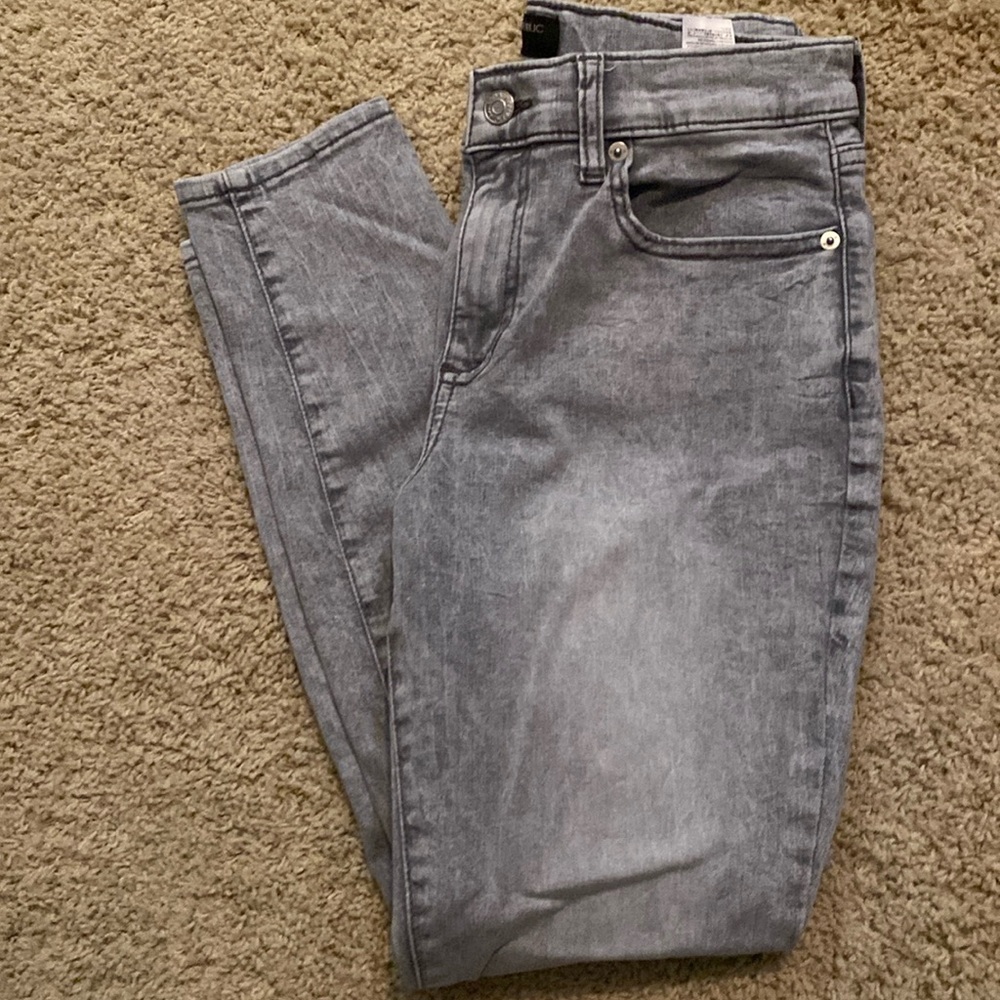 Like New Banana Republic gray washed jeans,size 6/28